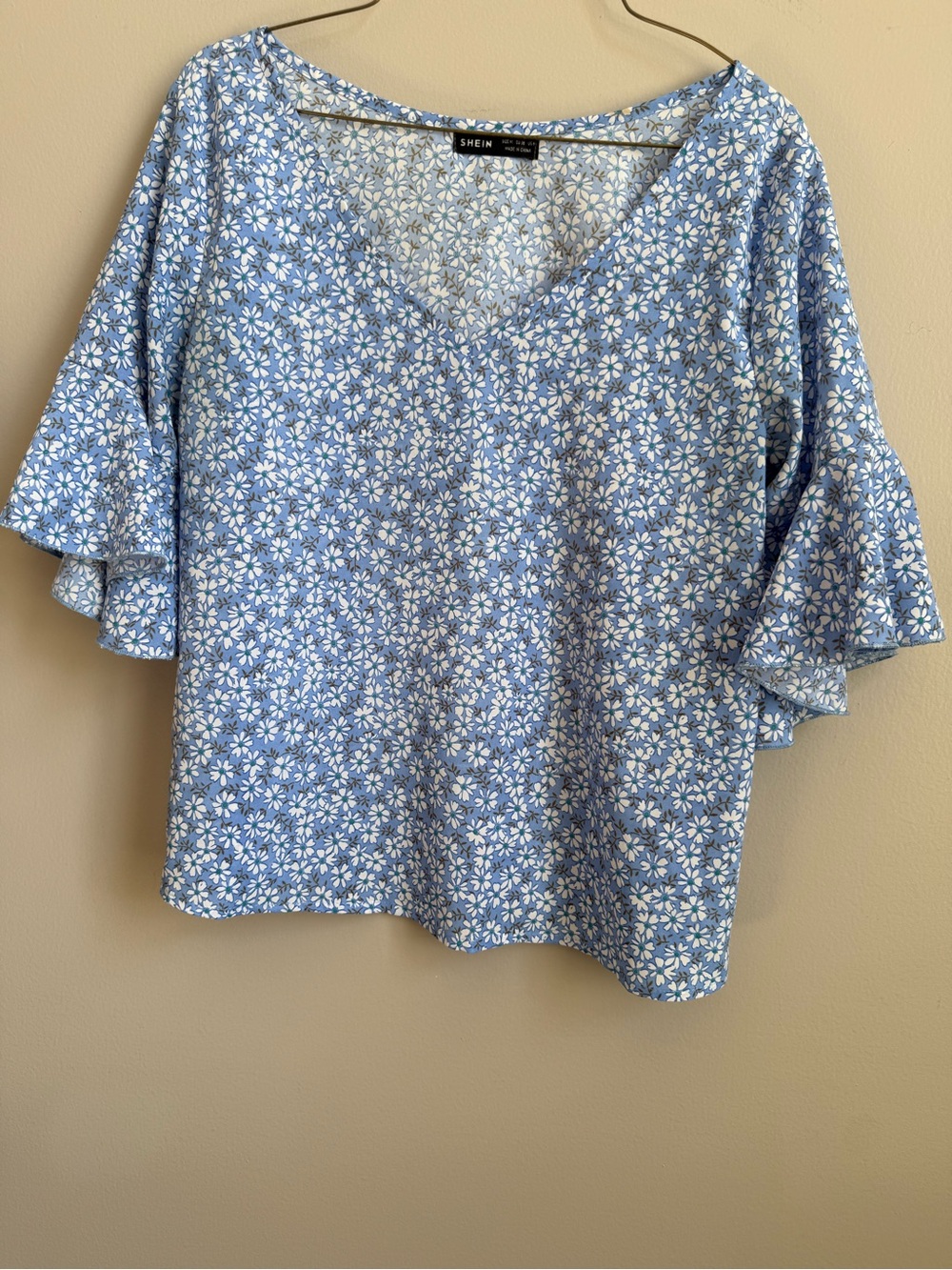 SHEIN Light Blue Floral V-Neck Flutter Sleeve Blouse